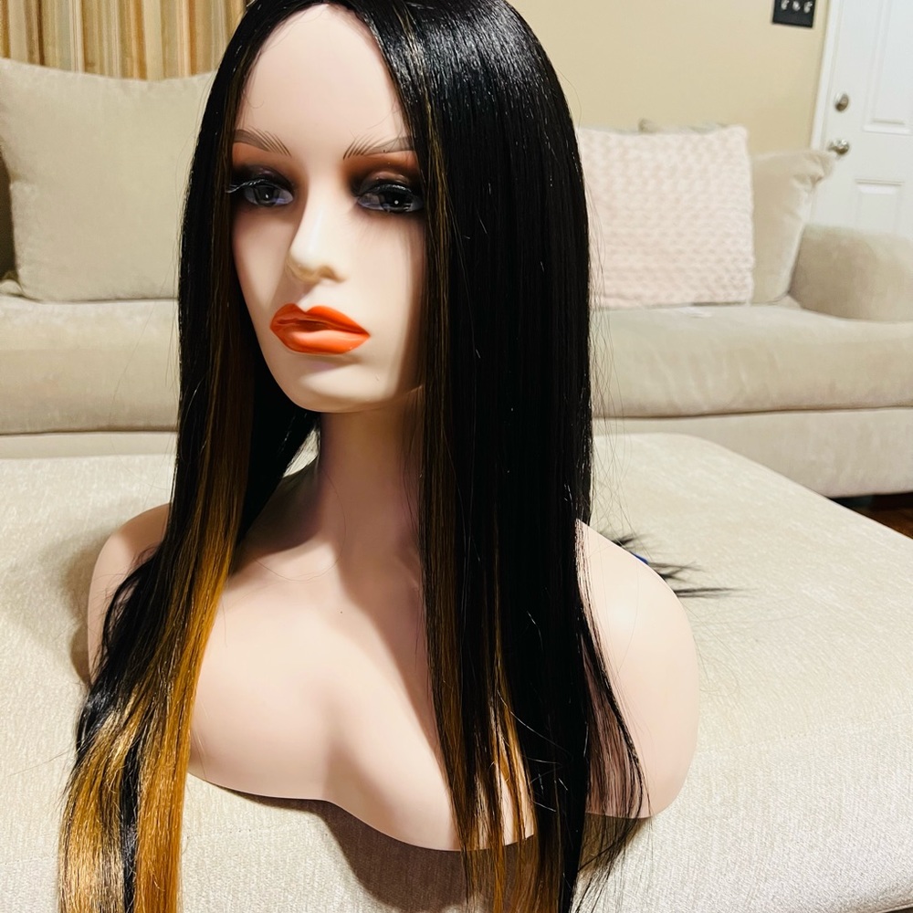 Wig - Picture 8 of 10